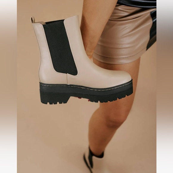 Chelsea Lug boot sz 8  New! - Picture 2 of 5